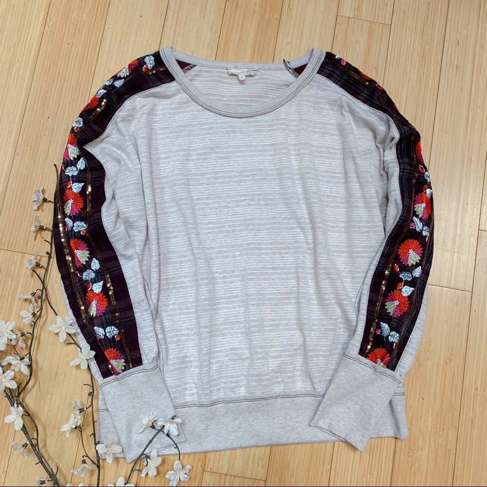 ModCloth MYSTREE embroidered sleeve top, L.